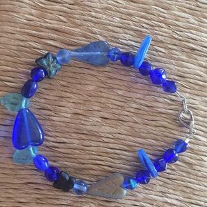 Beaded bracelet with clasp